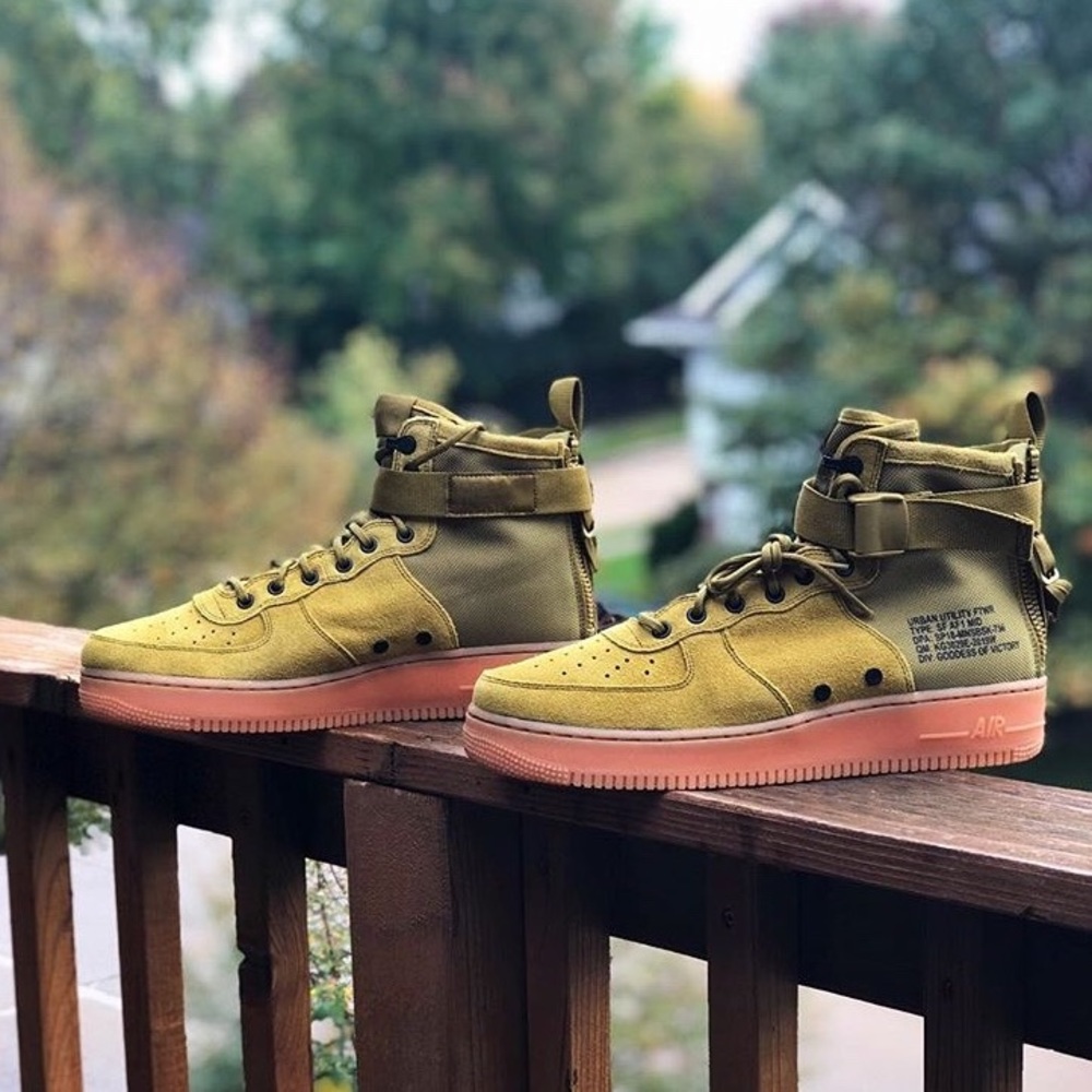 Nike Air Force 1 SF Mid